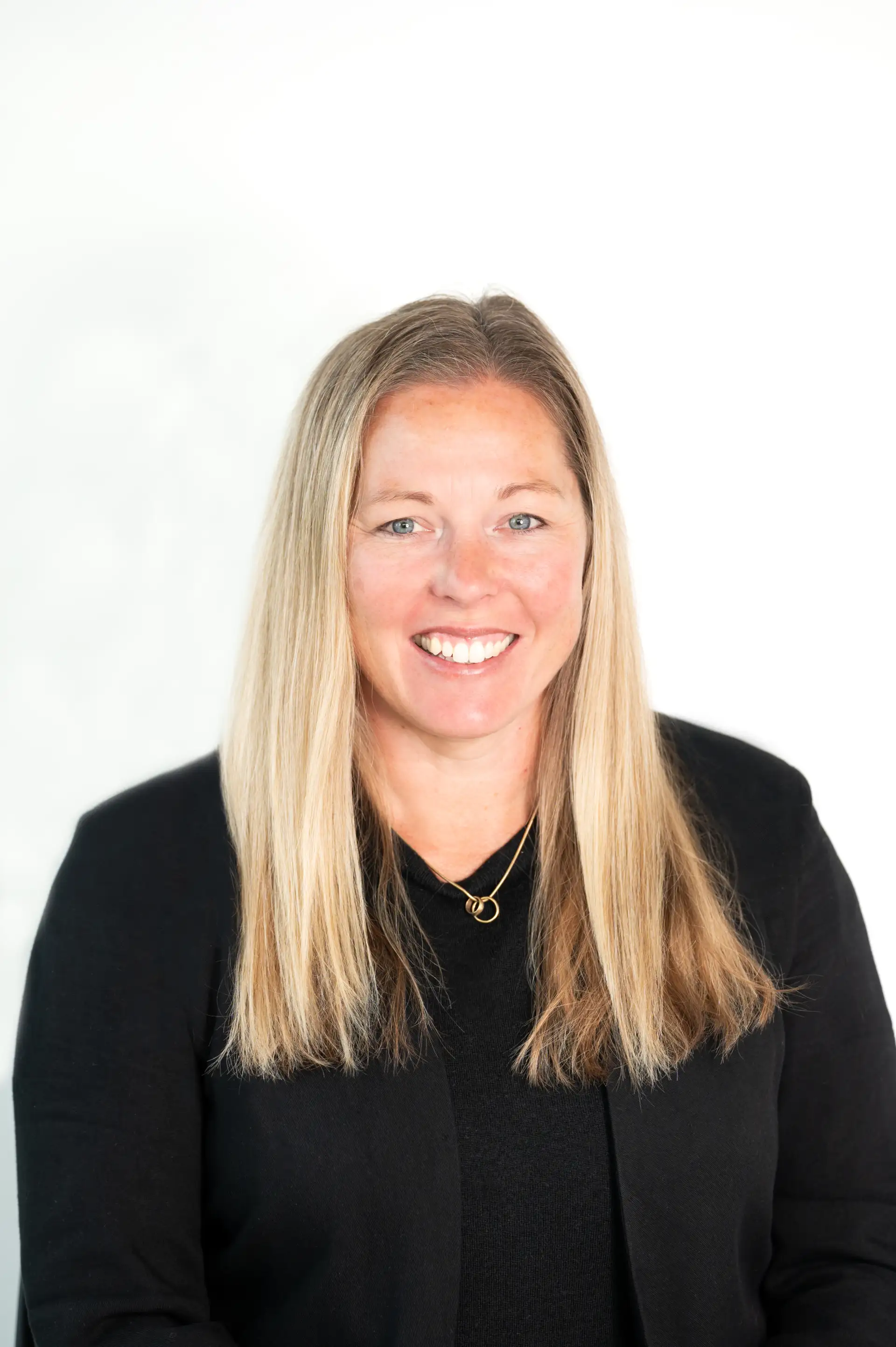  Roanne Sutherland  